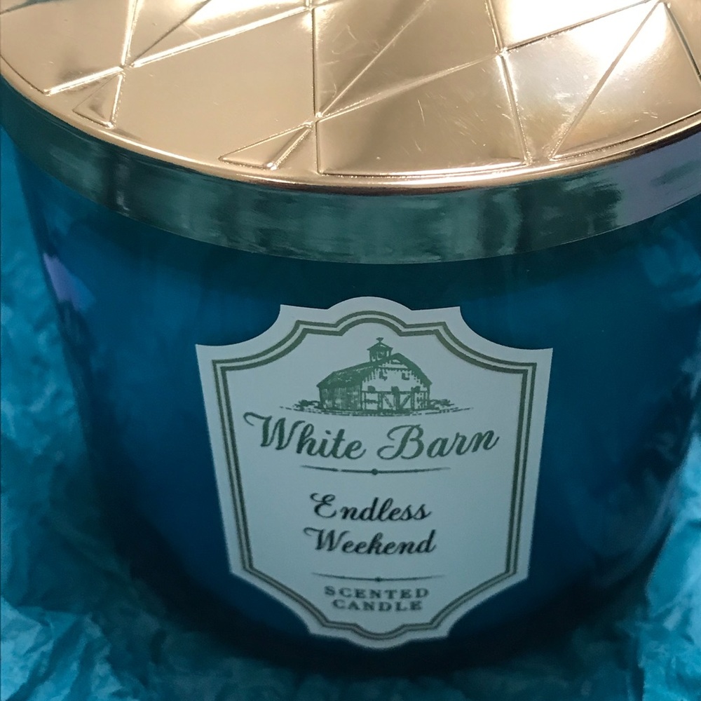 💙 Endless Weekend 3 Wick Candle.